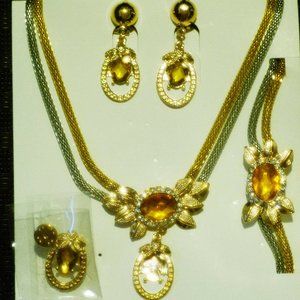 Pendant Neckace. Bracelet, Earrings, Broach